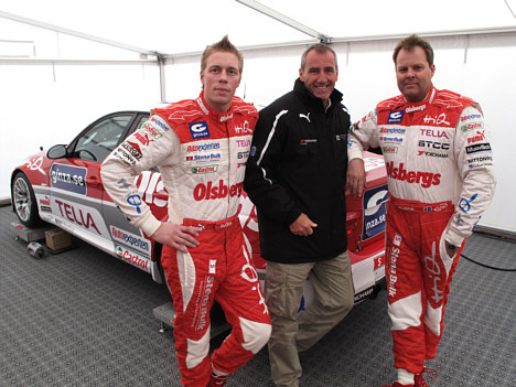 Thed Björk (tv.), DTC-promotor Peter Elgaard og Jan Nilsson (th.) komme til at se meget til hinanden i den kommende sæson, hvor Flash Engineering tager en fuld sæson i Danish Touringcar Championship.